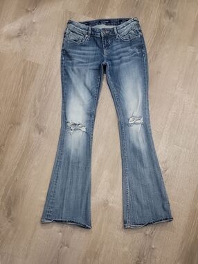 Vigoss Medium  Distressed Flare Jeans  Waist 26 Length 34 Flare:  The Chelsea